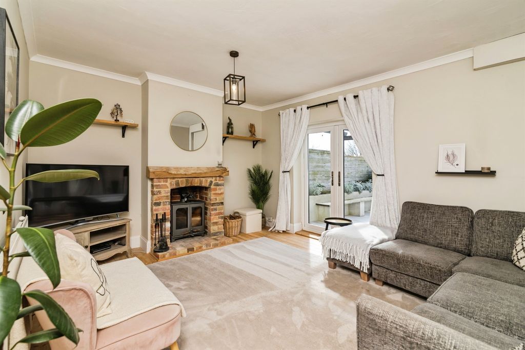 Property photo 3 of 21