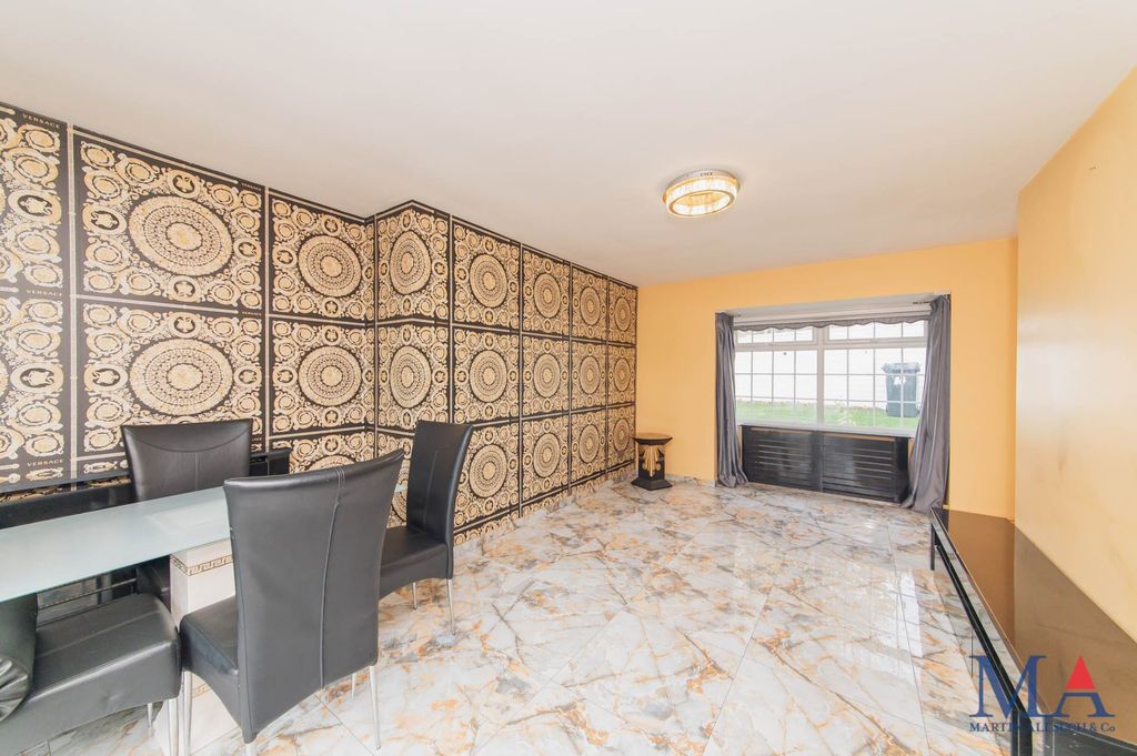 Property photo 2 of 26