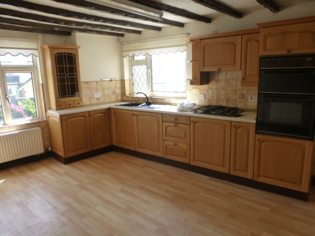 Property photo 2 of 14 Kitchen