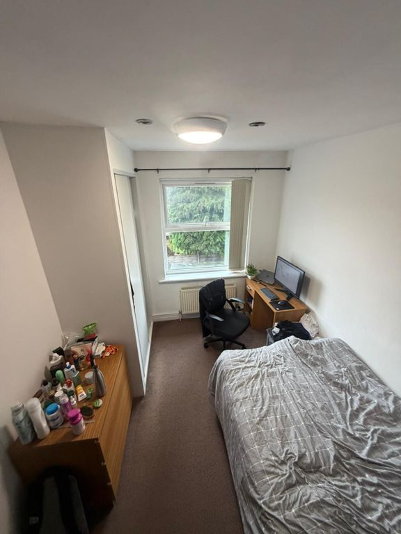 Property photo 2 of 6