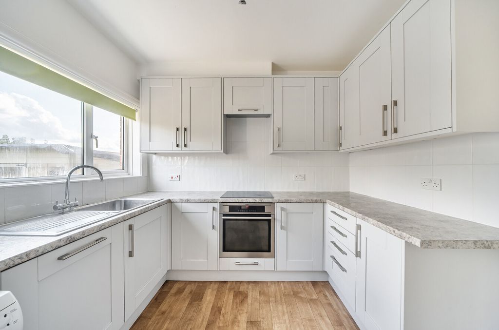 Property photo 3 of 13 1509767-13-6A85Ea...