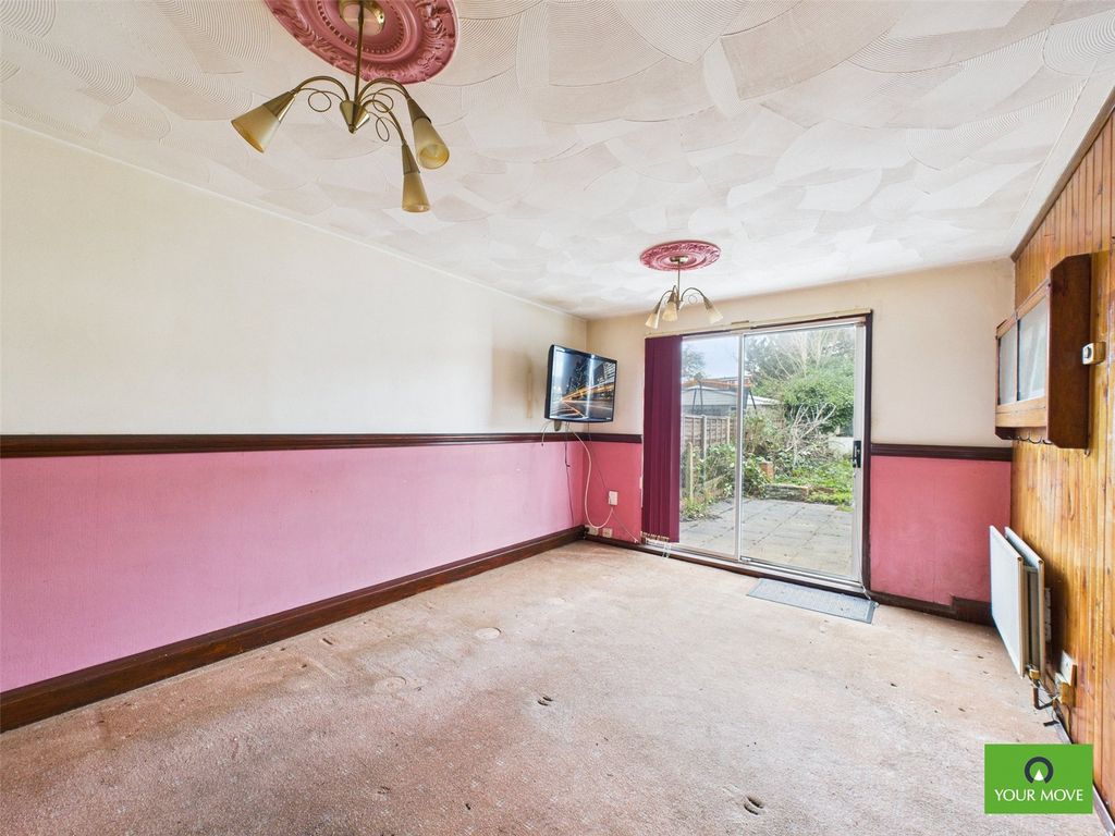 Property photo 3 of 11 Living Room