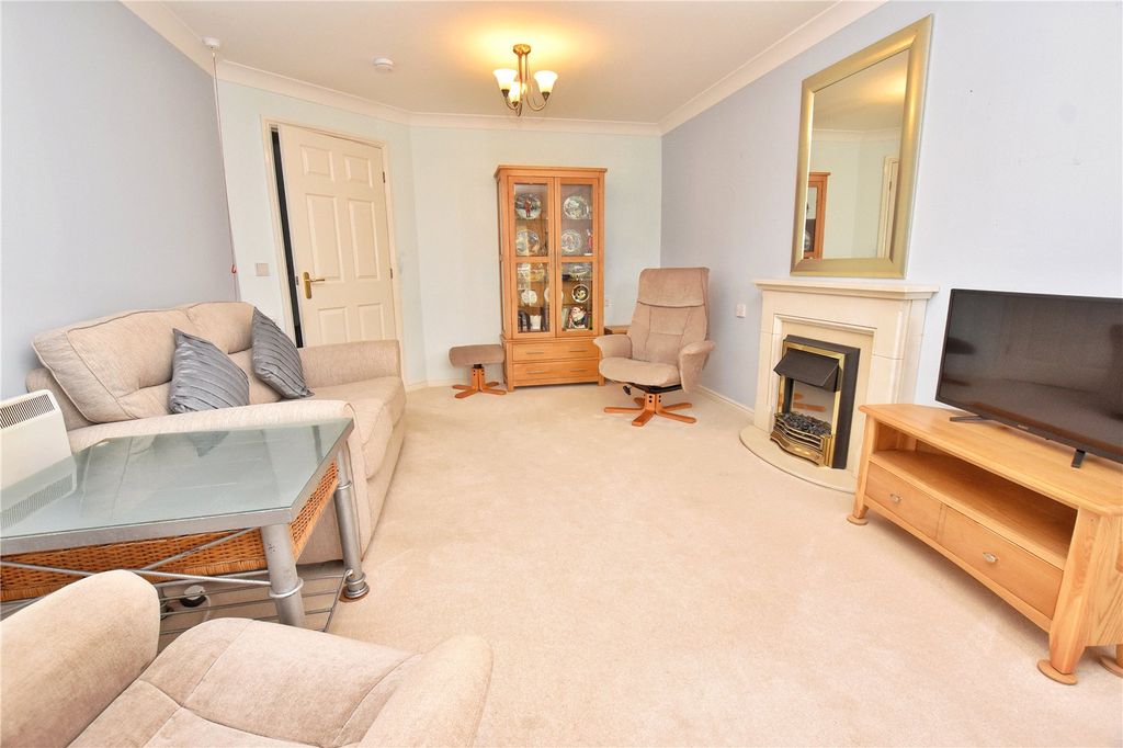 Property photo 2 of 13 Lounge