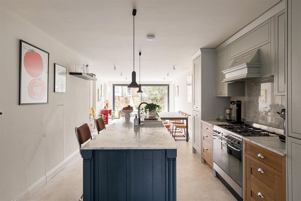 Property photo 3 of 36 Myrtle Road, E17