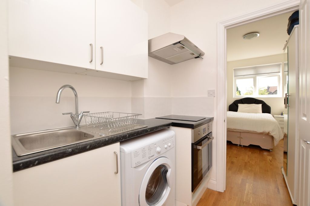 Property photo 3 of 6 Kitchen