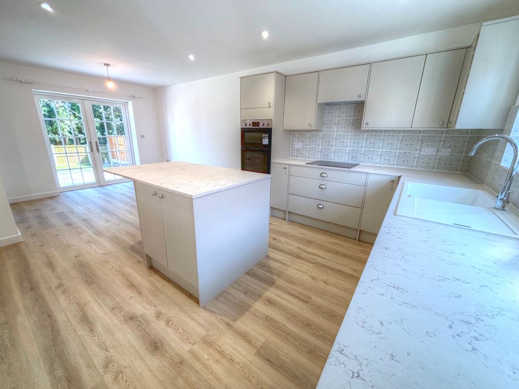 Property photo 3 of 17 Kitchen/Diner
