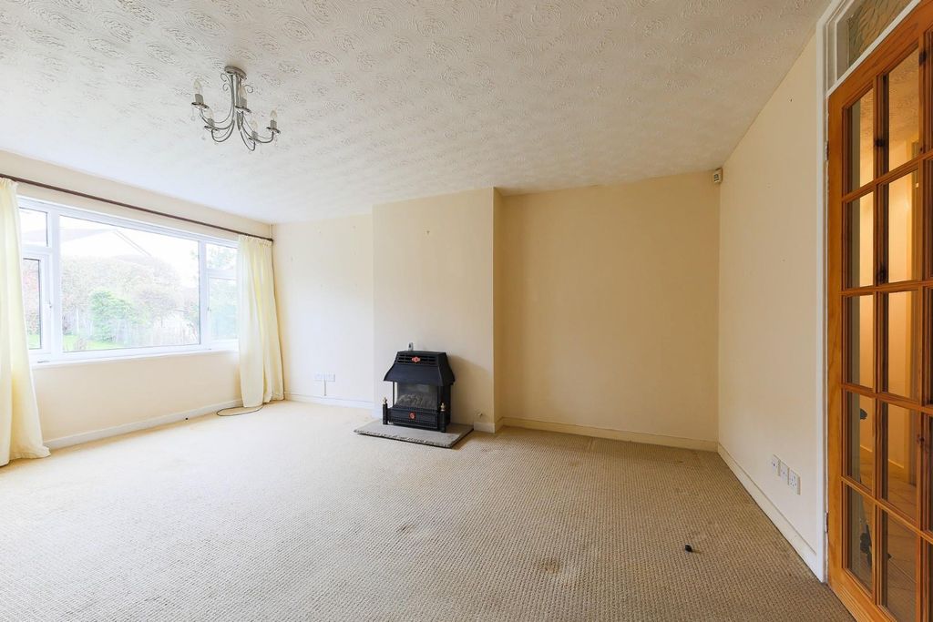 Property photo 2 of 17 Sitting Room.Jpg