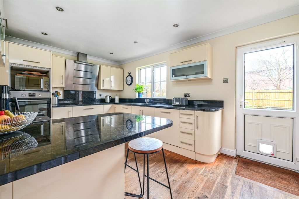 Property photo 2 of 18 Picture No. 19