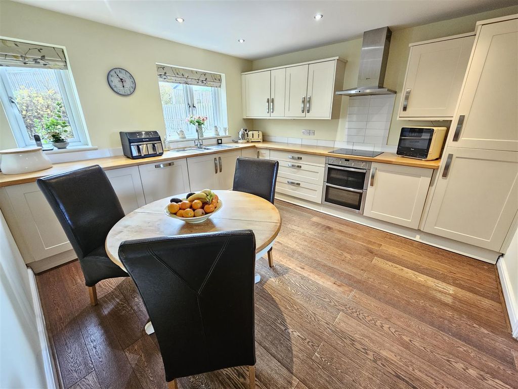 Property photo 3 of 21 Kitchen Breakfast.Jpg