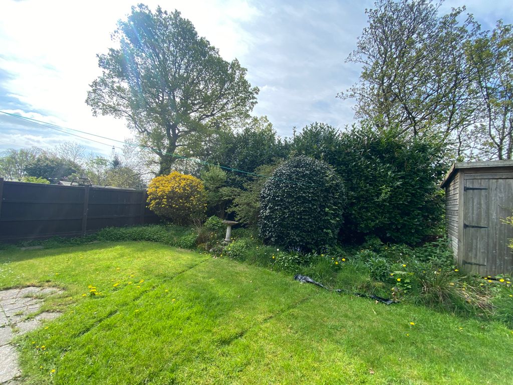 Property photo 2 of 12 Garden