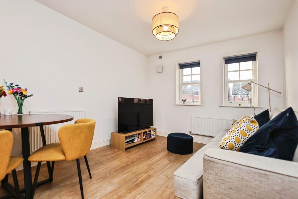 Property photo 2 of 12 Lounge