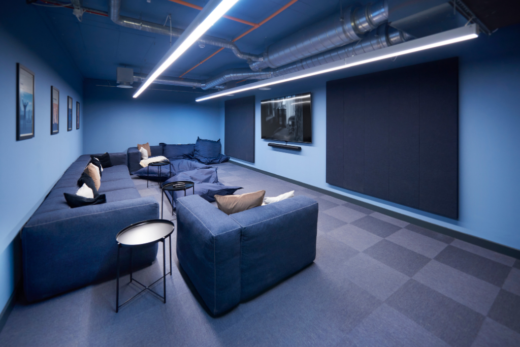 Property photo 2 of 24 Cinema