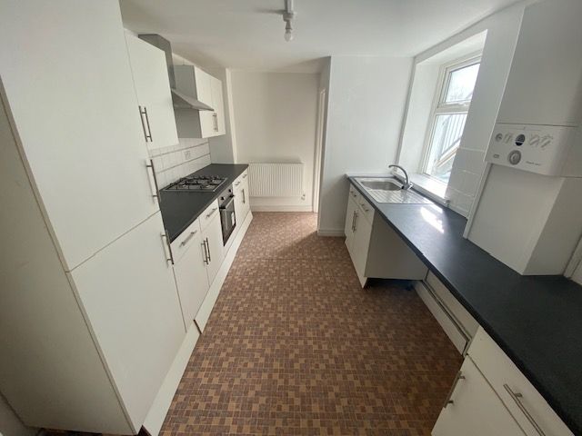 Property photo 3 of 6 Kitchen