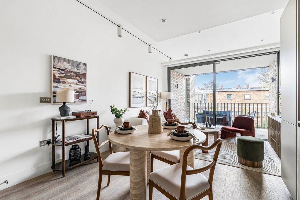 Property photo 2 of 23