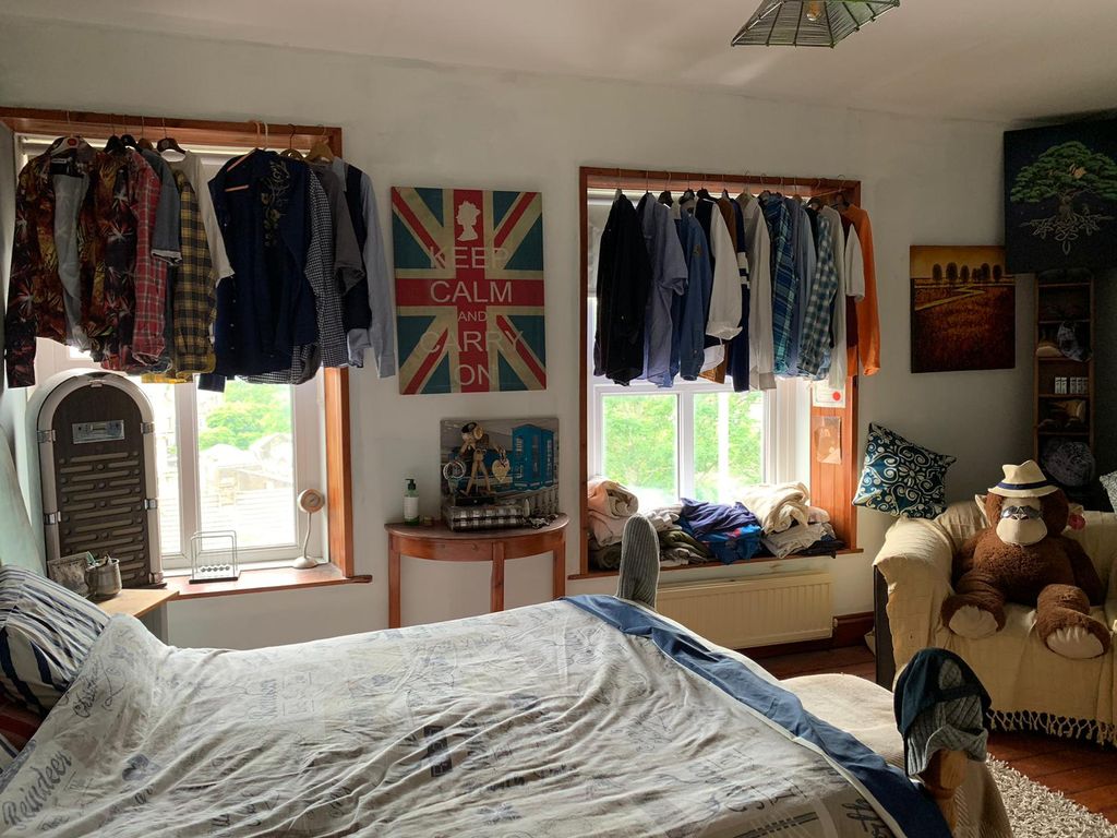 Property photo 2 of 8