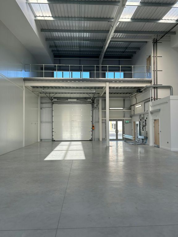 Property photo 3 of 10 Internal Trade 1.Jpg