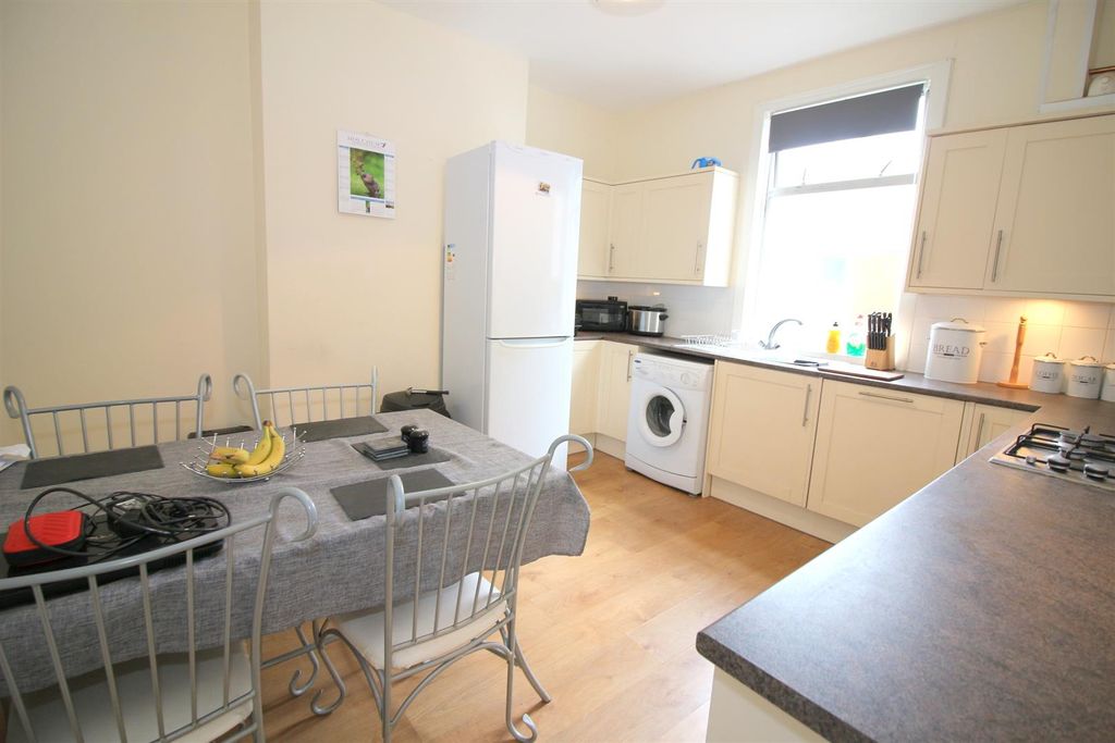 Property photo 3 of 8 Kitchen/Diner