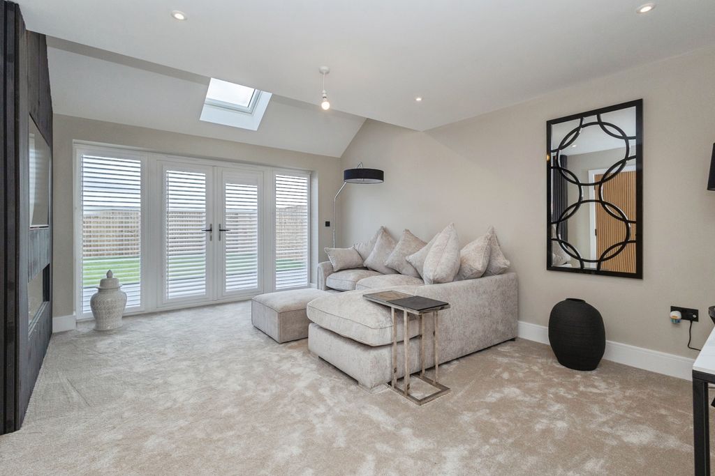 Property photo 3 of 17 Photo