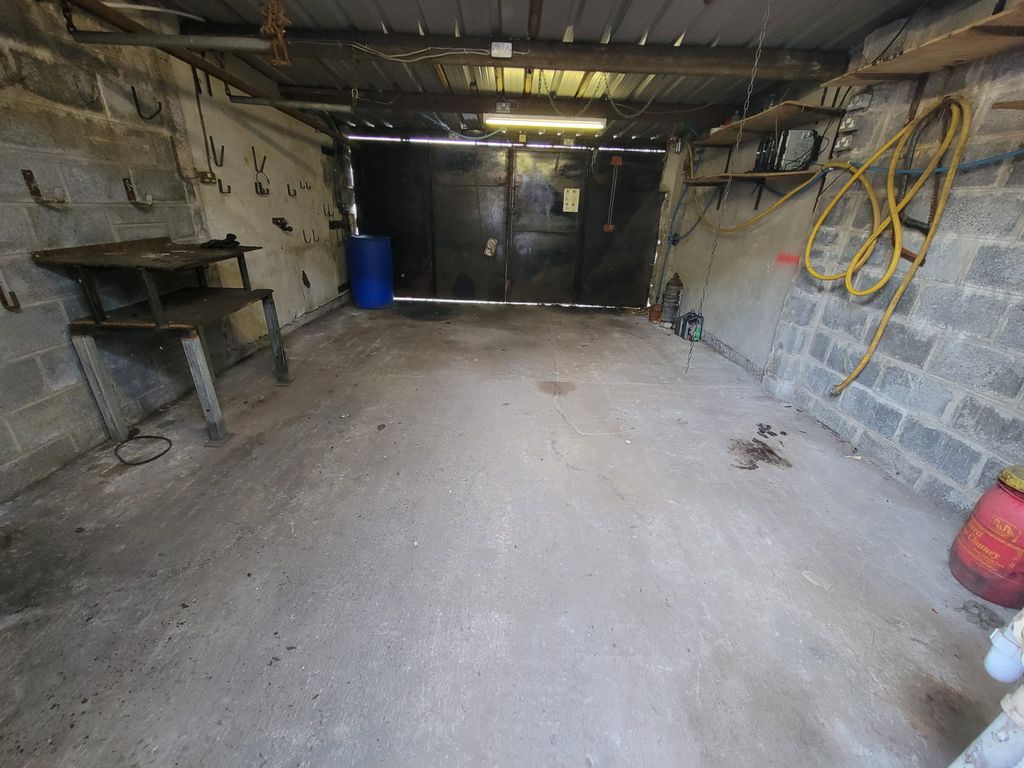 Property photo 3 of 17 Gallery