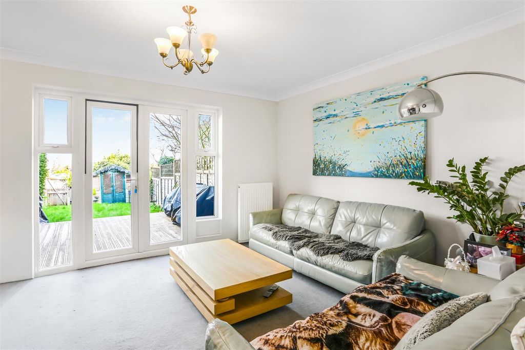 Property photo 3 of 22 1670455600 - 14.Jpg