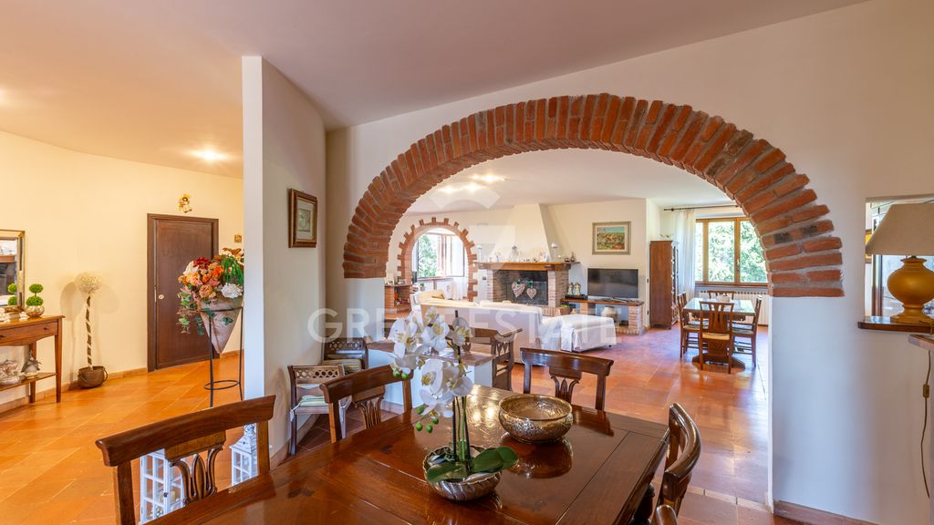 Property photo 2 of 39 Interiors