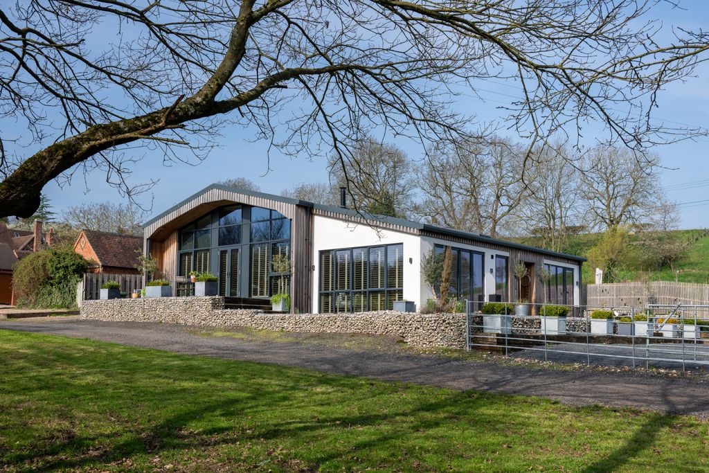 Property photo 1 of 38 Front Aspect