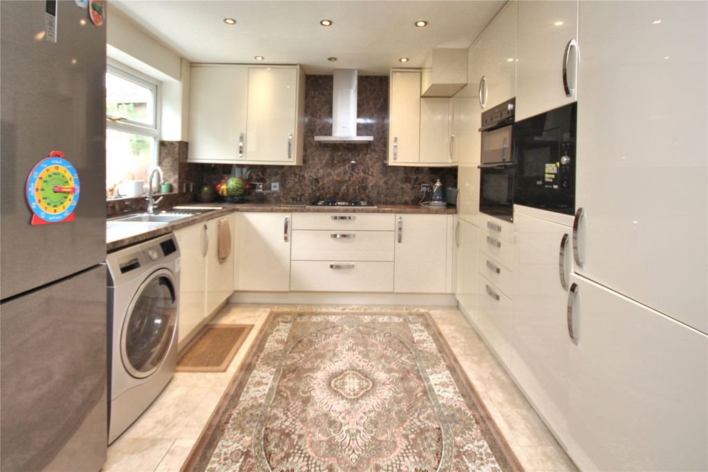 Property photo 2 of 19 Picture No. 11