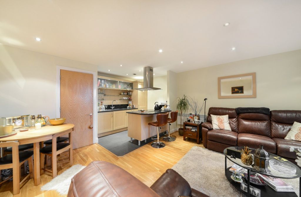 Property photo 1 of 16 Picture No. 14