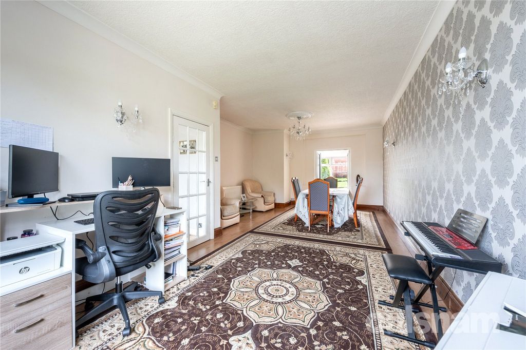 Property photo 3 of 16 Picture No. 11