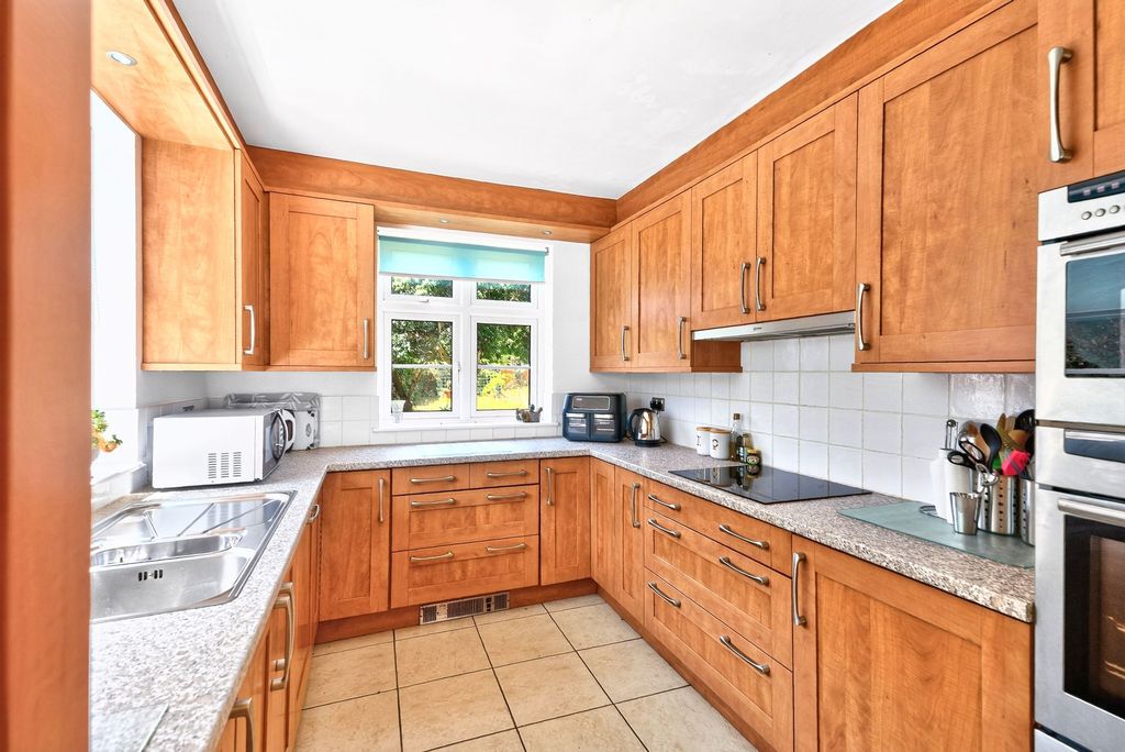 Property photo 3 of 31