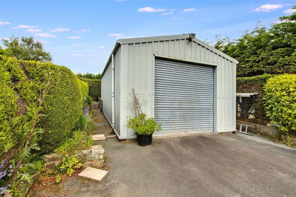 Property photo 2 of 62 Garage