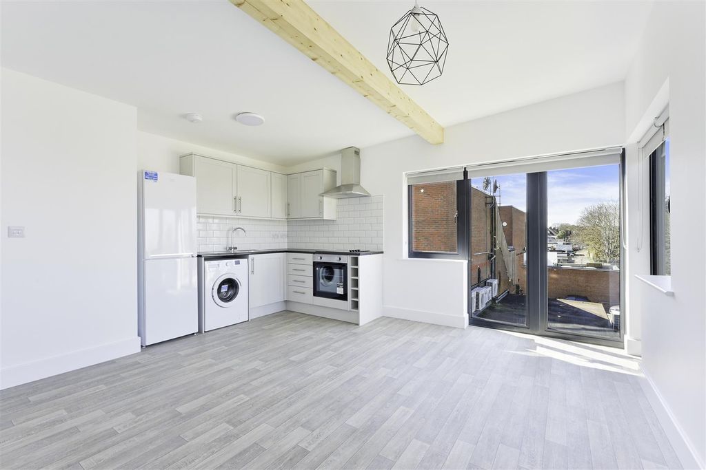 Property photo 2 of 10 High Street, - (4).Jpg