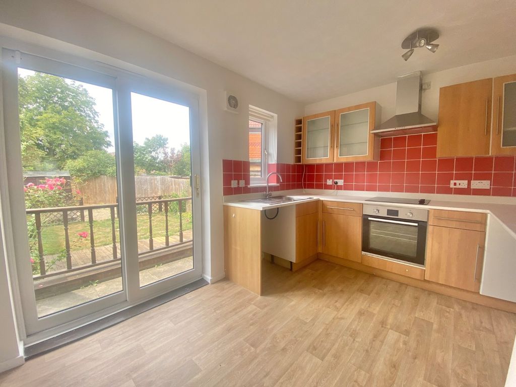 Property photo 3 of 11 Kitchen