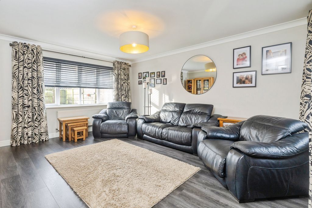 Property photo 2 of 20 Lounge