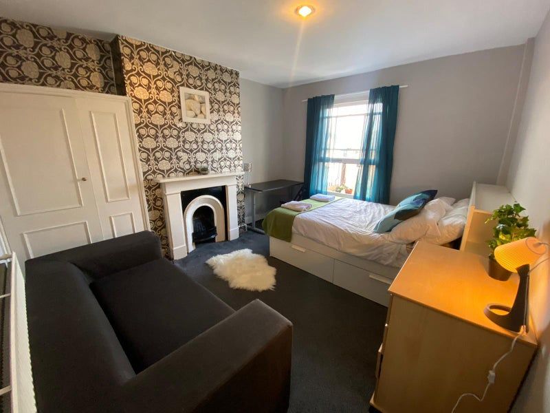 Property photo 1 of 15 Room 3- £850 Available 17/06/2026