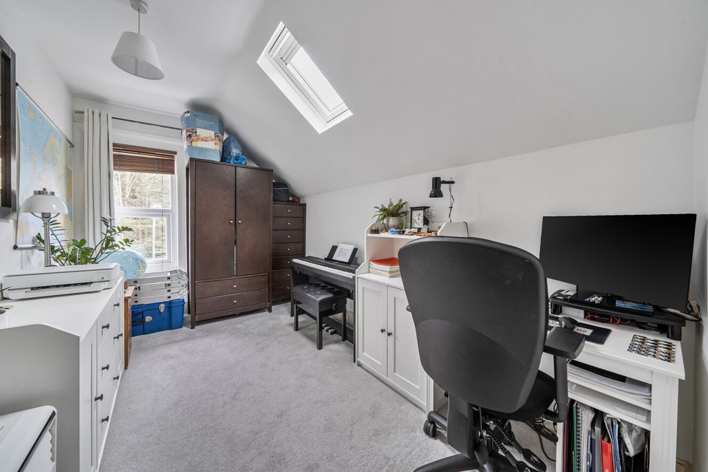 Property photo 3 of 13 1408956-8-6989d24...