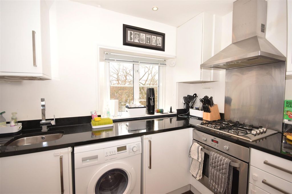 Property photo 3 of 9 Property Photo