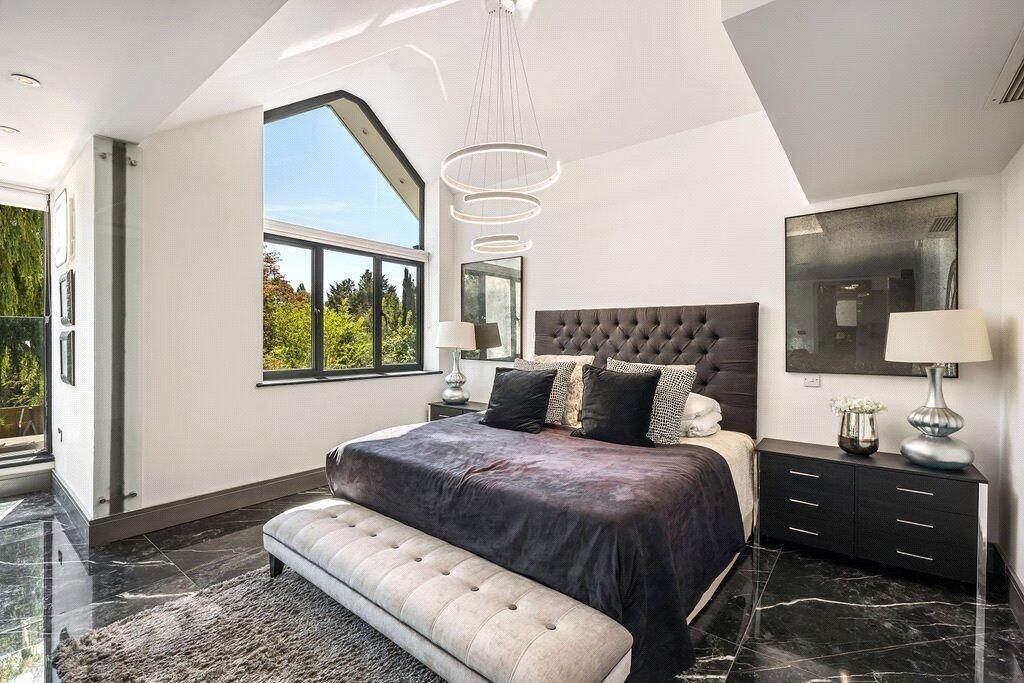 Additional image 11 of 5 bed detached house to rentWaggon Road, Barnet EN4