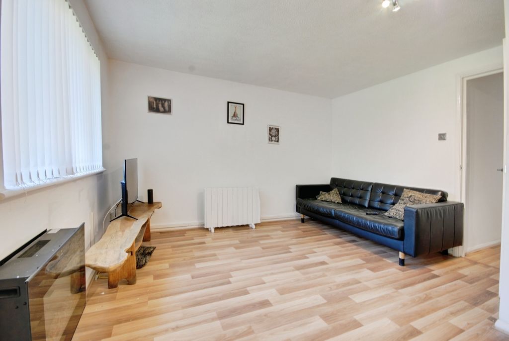 Property photo 2 of 11 Pbox-Img.Jpg