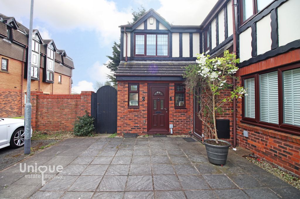 Property photo 2 of 21