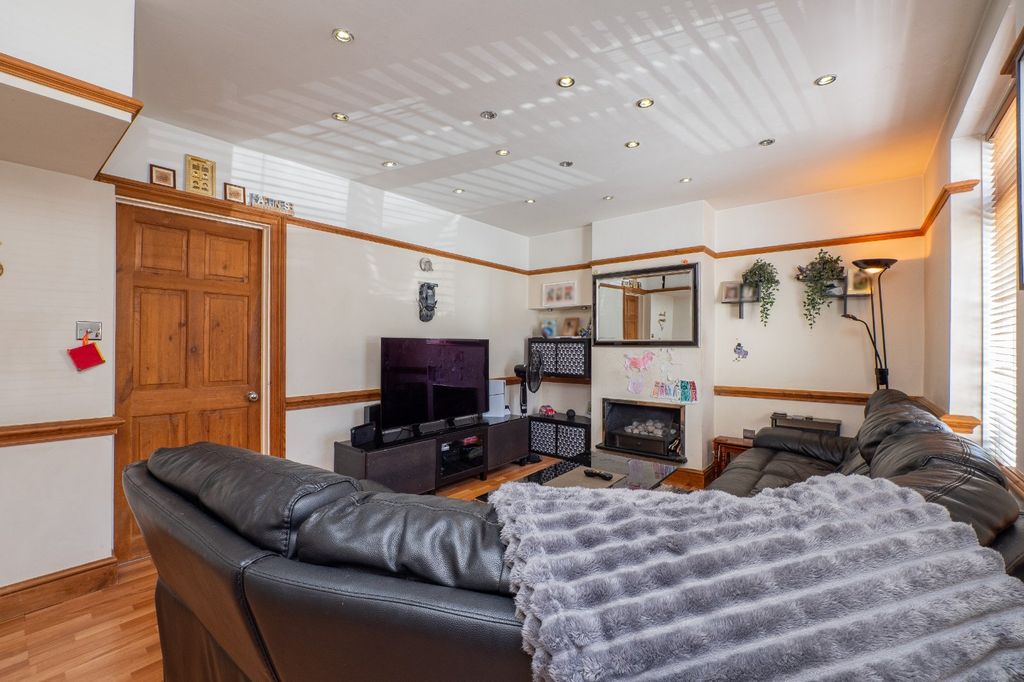 Property photo 3 of 18 Picture No. 06