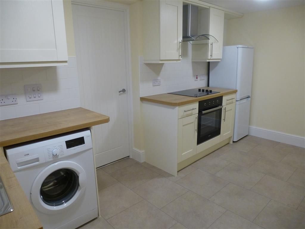 Property photo 2 of 7 Kitchen