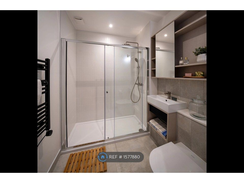 Property photo 3 of 10 Bathroom