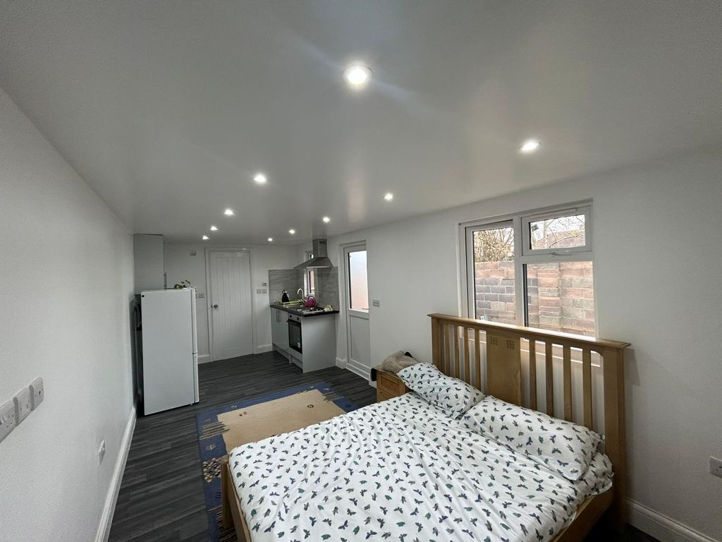 Property photo 1 of 4 1 Bed Studio To Rent Rushdene Crescent, Northolt Ub5