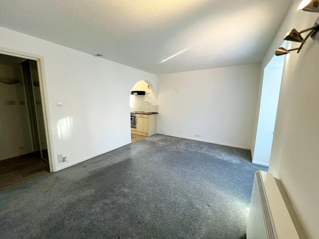 Property photo 3 of 6 Living Room/Bedroom