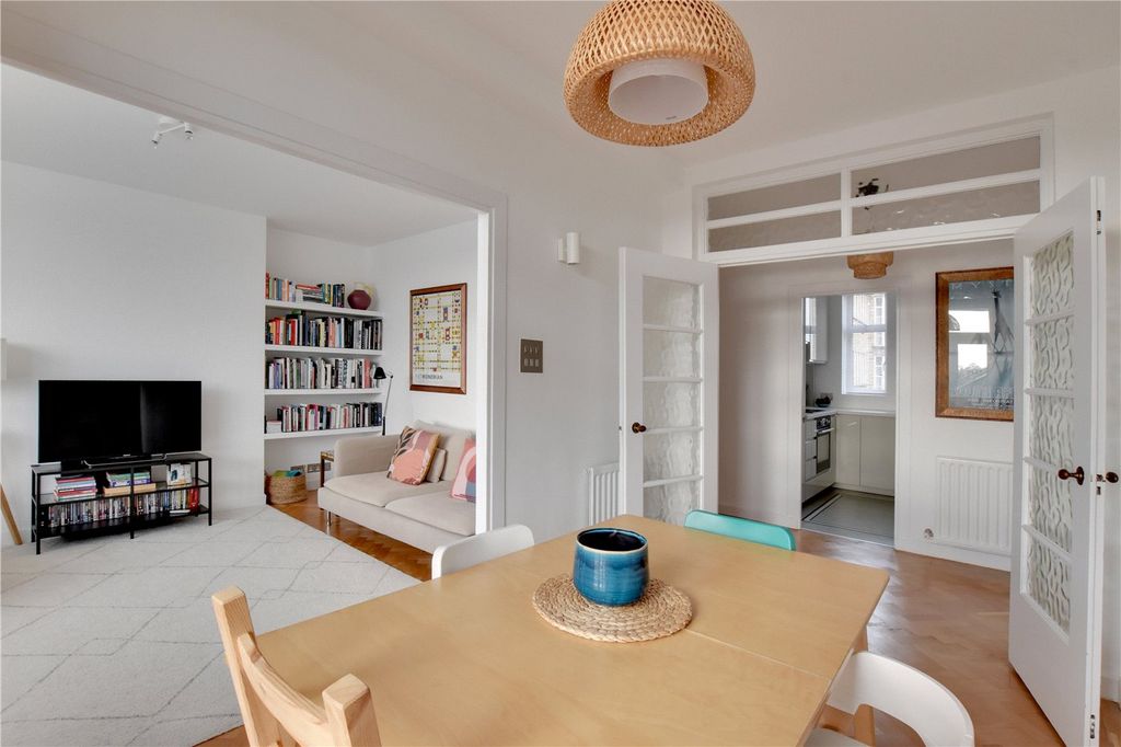 Property photo 2 of 24 Picture No. 12