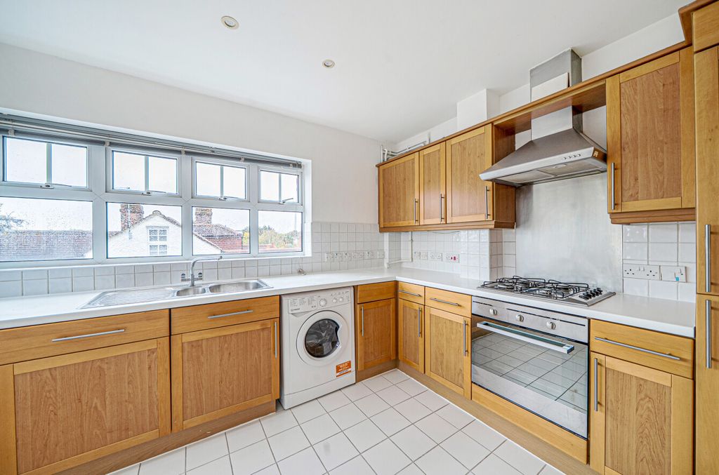 Property photo 3 of 17 Kitchen