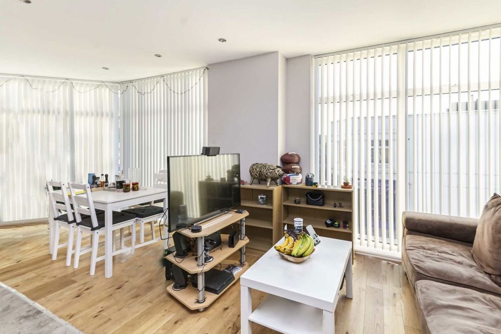 Property photo 1 of 4