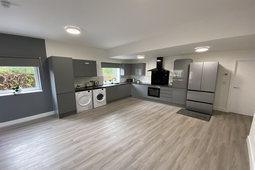 Property photo 1 of 11 (Main)