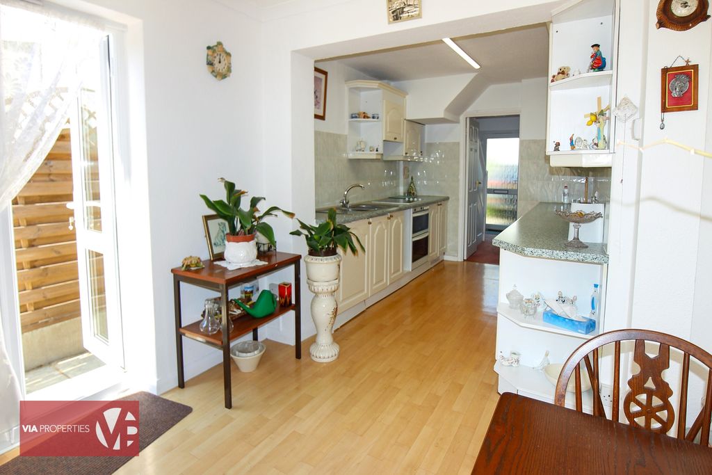 Property photo 3 of 14 Photo 6